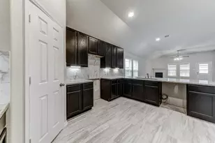 2702 Golden Hills Ct, Fresno, TX 77545 - Photo 14