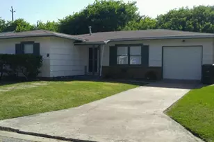 19 Lyncrest Dr, Galveston, TX 77550 - Photo 2