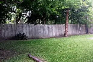 19 Lyncrest Dr, Galveston, TX 77550 - Photo 14