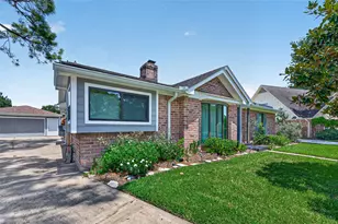11818 Meadowdale Dr, Meadows, TX 77477 - Photo 2