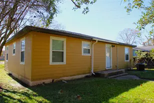 520 McKee St, Clute, TX 77531 - Photo 14