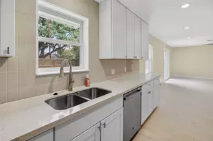 5502 Effingham Dr, Houston, TX 77035 - Photo 10