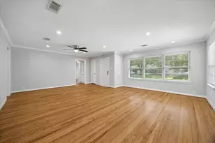 8511 Bluegate St, Houston, TX 77025 - Photo 10