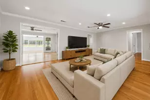 8511 Bluegate St, Houston, TX 77025 - Photo 2