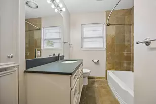 8511 Bluegate St, Houston, TX 77025 - Photo 12