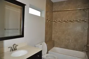 5743 Petty St, Houston, TX 77007 - Photo 6