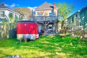 2721 Ave P 1/2, Galveston, TX 77550 - Photo 4