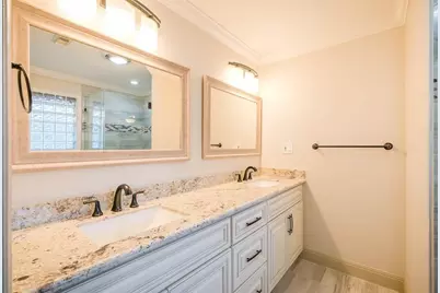 5046 Yarwell Drive, Houston, TX 77096 - Photo 22