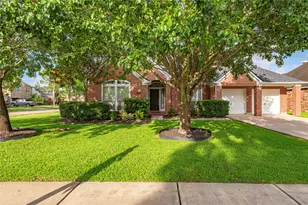 101 Arbor Springs Ln, Dickinson, TX 77539 - Photo 2