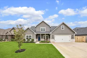 111 Creekside Ln, Lake Jackson, TX 77566 - Photo 1