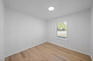 700 Lyle W Ave, Cleveland, TX 77327 - Photo 4