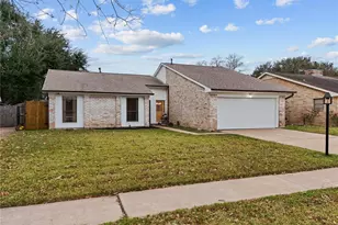 9814 Sageroyal Ln, Houston, TX 77089 - Photo 2