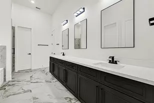 5806 Southlea St, Houston, TX 77033 - Photo 12