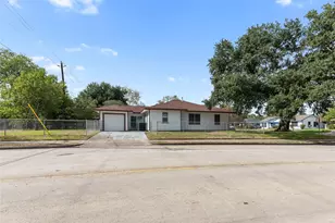 3734 Daphne St, Houston, TX 77021 - Photo 2
