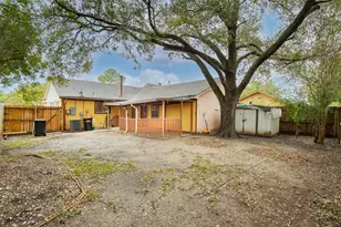 9507 Wellsworth Dr, Houston, TX 77083 - Photo 44