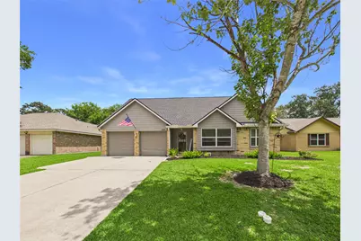 416 Meadowpoint Drive, League City, TX 77573 - Photo 2