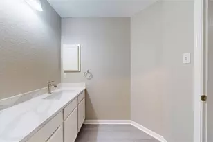 2818 N Red Birch Cir, Houston, TX 77038 - Photo 32