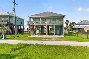 971 Meynig Dr, Crystal Beach, TX 77650 - Photo 2