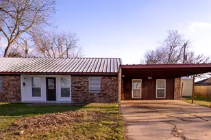 214 N Calhoun St, Groesbeck, TX 76642 - Photo 2