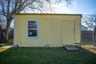 214 N Calhoun St, Groesbeck, TX 76642 - Photo 4