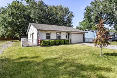 909 Stewart Street, Montgomery, TX 77316 - Photo 2