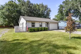 909 Stewart St, Montgomery, TX 77316 - Photo 2