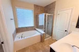 6523 Hunters Creek Ln, Baytown, TX 77521 - Photo 6