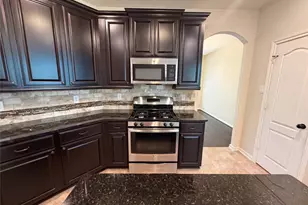 6523 Hunters Creek Ln, Baytown, TX 77521 - Photo 2