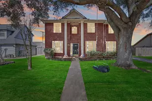 1807 N Mission Cir, Friendswood, TX 77546 - Photo 1