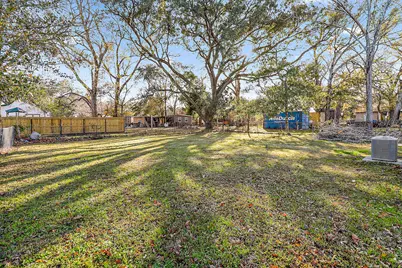 506 Trinity, Anahuac, TX 77514 - Photo 18