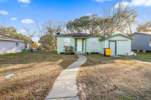 506 Trinity, Anahuac, TX 77514 - Photo 16