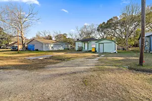 506 Trinity, Anahuac, TX 77514 - Photo 20