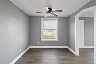 506 Trinity, Anahuac, TX 77514 - Photo 6