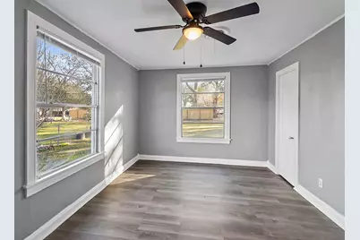 506 Trinity, Anahuac, TX 77514 - Photo 12