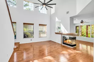 75 E Lakeridge Dr, The Woodlands, TX 77381 - Photo 2