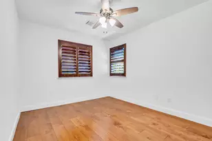 75 E Lakeridge Dr, The Woodlands, TX 77381 - Photo 24
