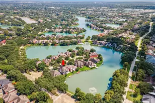 423 Brook Shore Ct, Sugar Land, TX 77478 - Photo 12