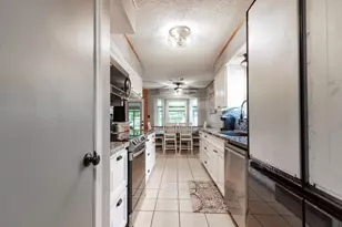 67 Sweetgum Ct, Lake Jackson, TX 77566 - Photo 8