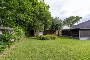 67 Sweetgum Ct, Lake Jackson, TX 77566 - Photo 36