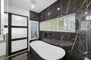 2302 Brooktree Dr, Houston, TX 77008 - Photo 32