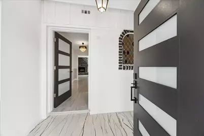 2302 Brooktree Drive, Houston, TX 77008 - Photo 12