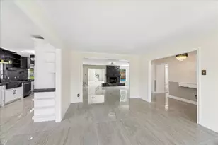 2302 Brooktree Dr, Houston, TX 77008 - Photo 18