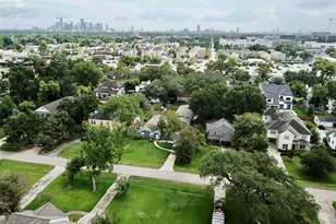 231 W 31st St, Houston, TX 77018 - Photo 1