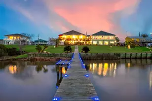 792 W Bayshore Dr, Palacios, TX 77465 - Photo 32