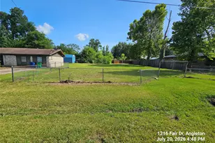 1216 Fair Dr, Angleton, TX 77515 - Photo 2
