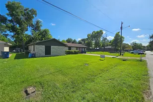 1216 Fair Dr, Angleton, TX 77515 - Photo 4