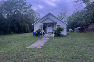 1121 N College St, Gonzales, TX 78629 - Photo 1