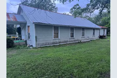 1121 N College Street, Gonzales, TX 78629 - Photo 2