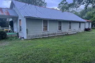 1121 N College St, Gonzales, TX 78629 - Photo 2