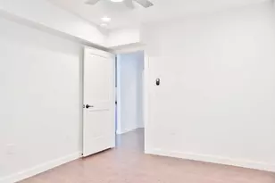 219 Marshall St, Houston, TX 77006 - Photo 6